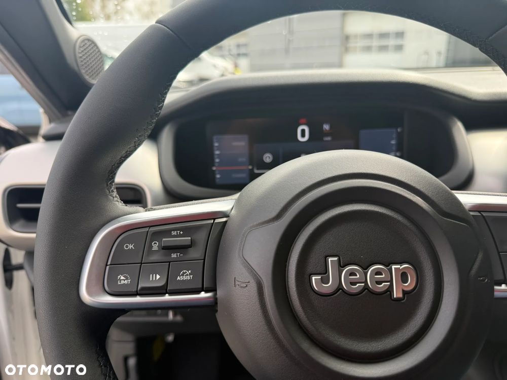 Jeep Avenger 1.2 T3 mHEV Black Edition FWD eDCT6 - 12