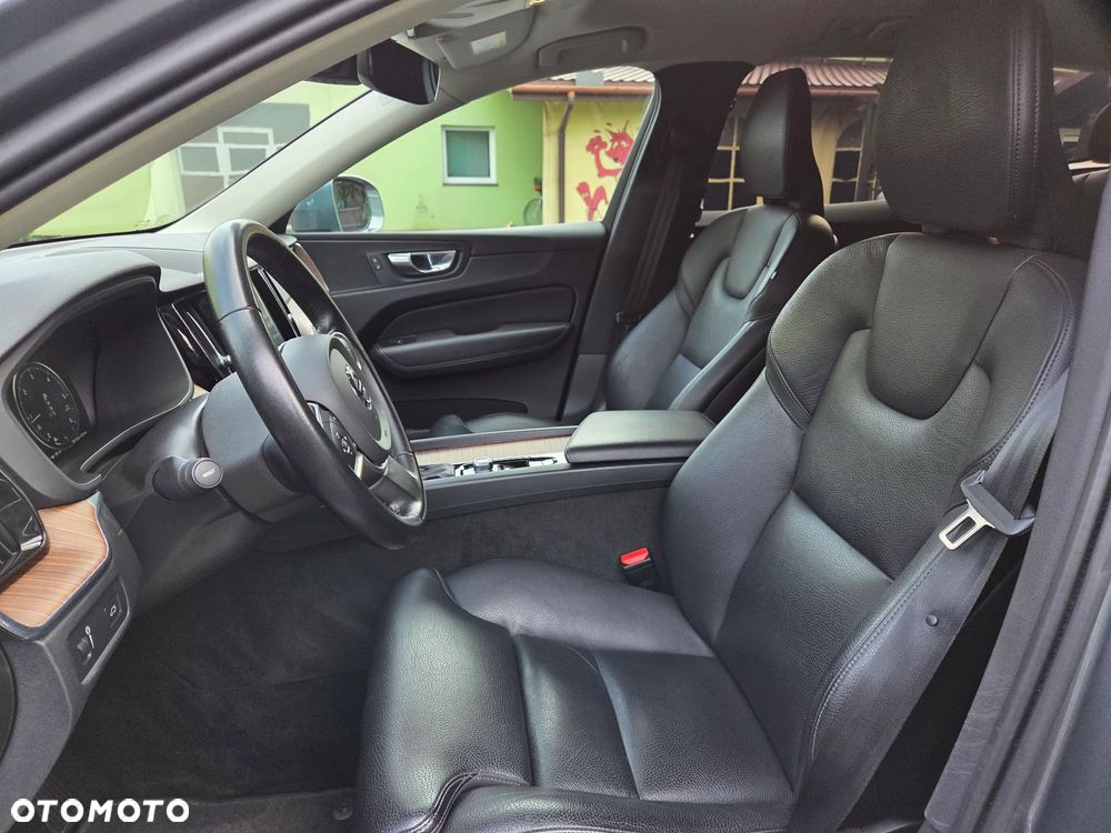 Volvo XC 60 D4 Momentum Pro - 21
