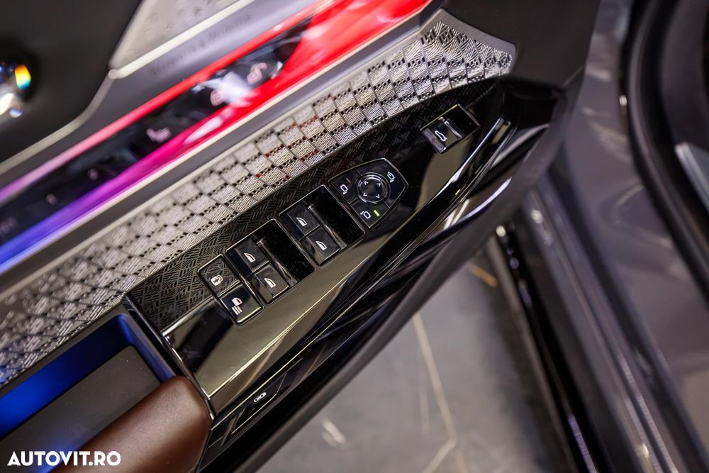 BMW M7 M760e xDrive AT PHEV - 33