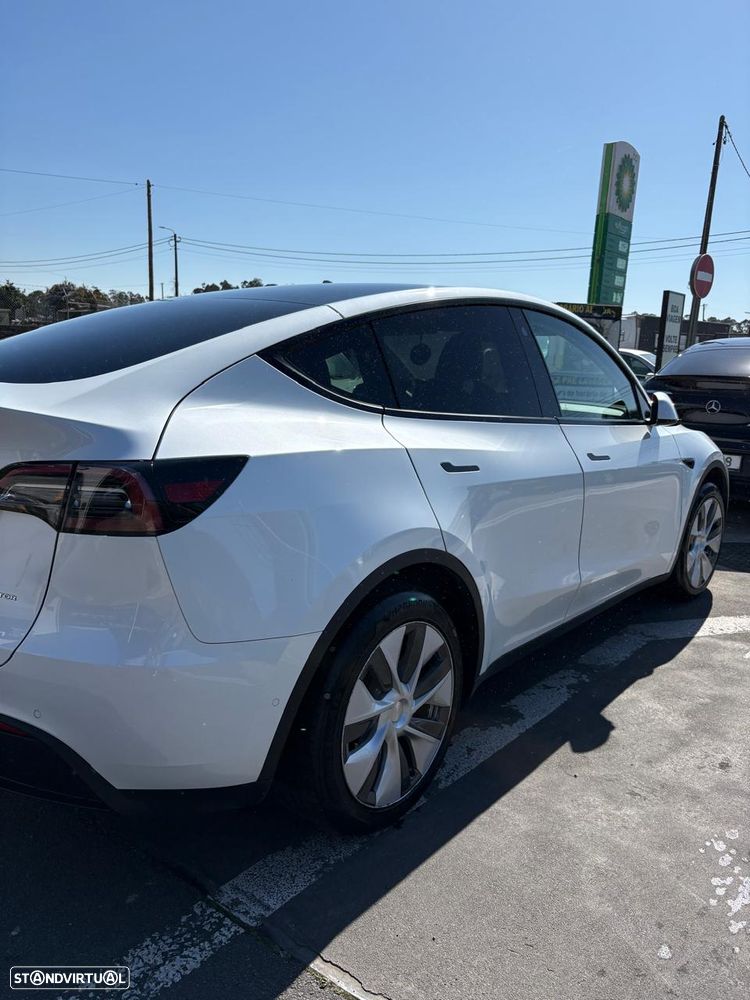 Tesla Model Y - 6