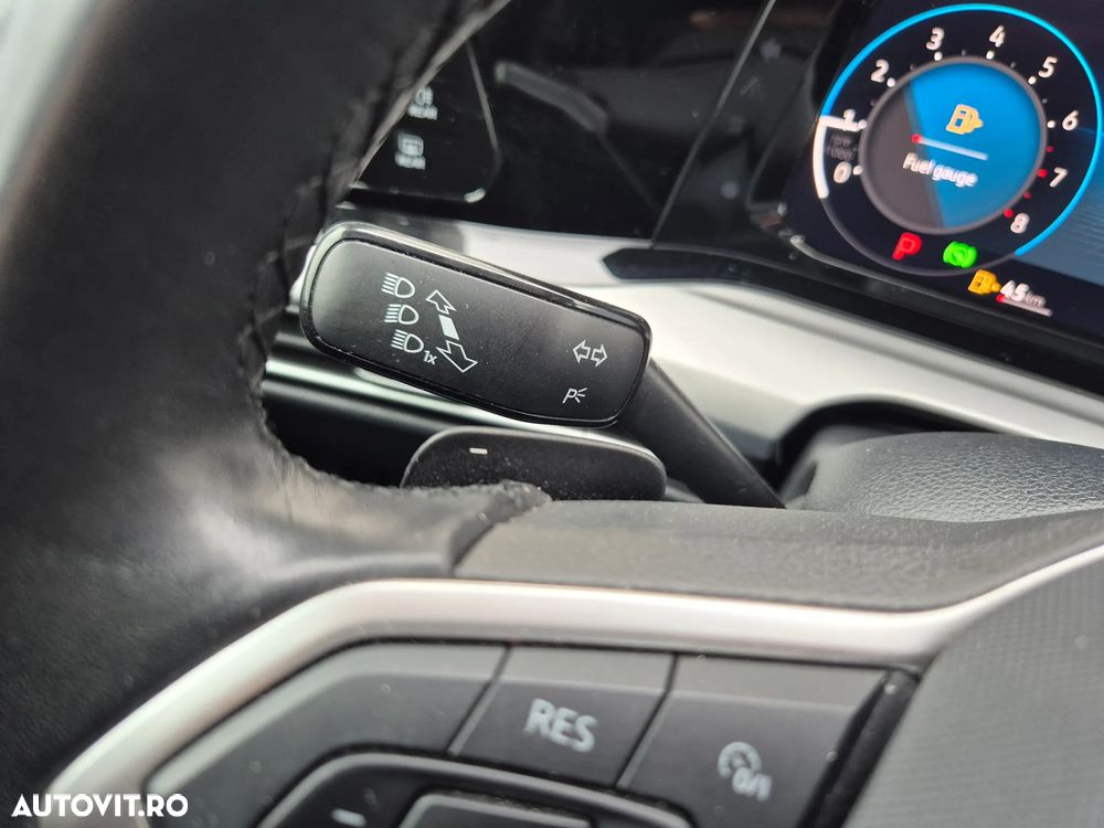 Volkswagen Golf 1.0 eTSI DSG MHEV Life - 16