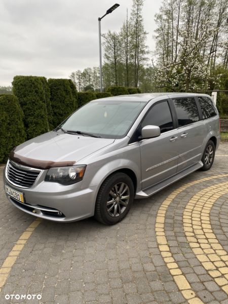 Chrysler Town & Country - 1