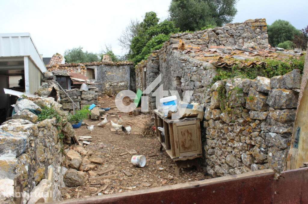 Terreno com casa em ruínas em Morelena, Sintra. - Grande imagem: 2/28