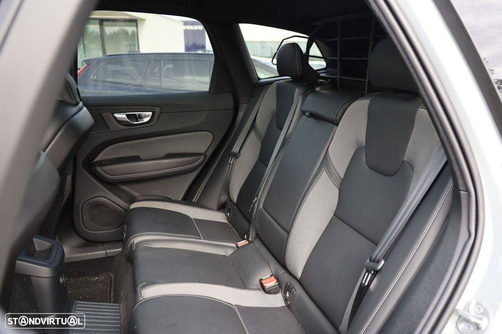 Volvo XC 60 2.0 T6 PHEV Ultra Dark - 11