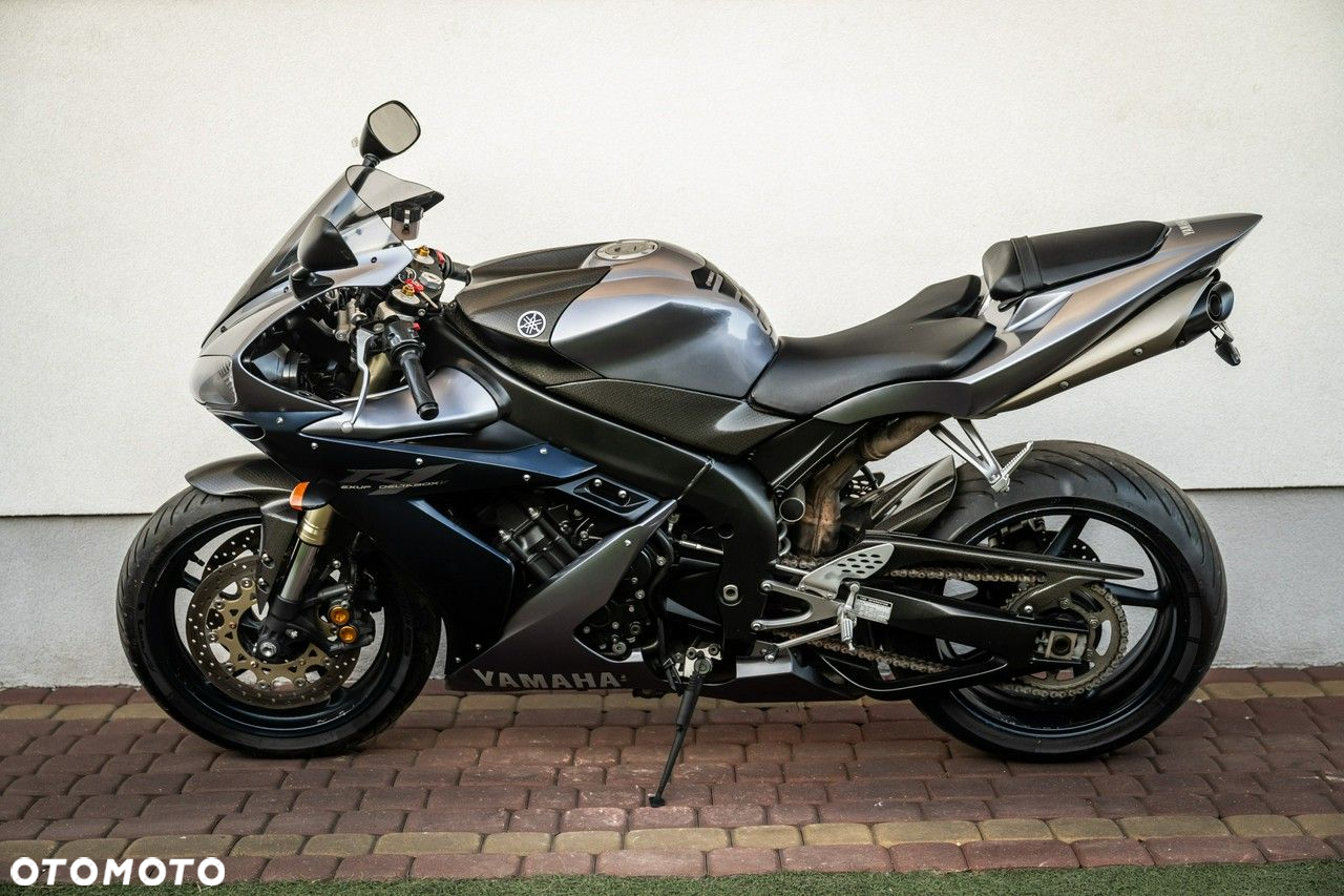 Yamaha R1 - 5