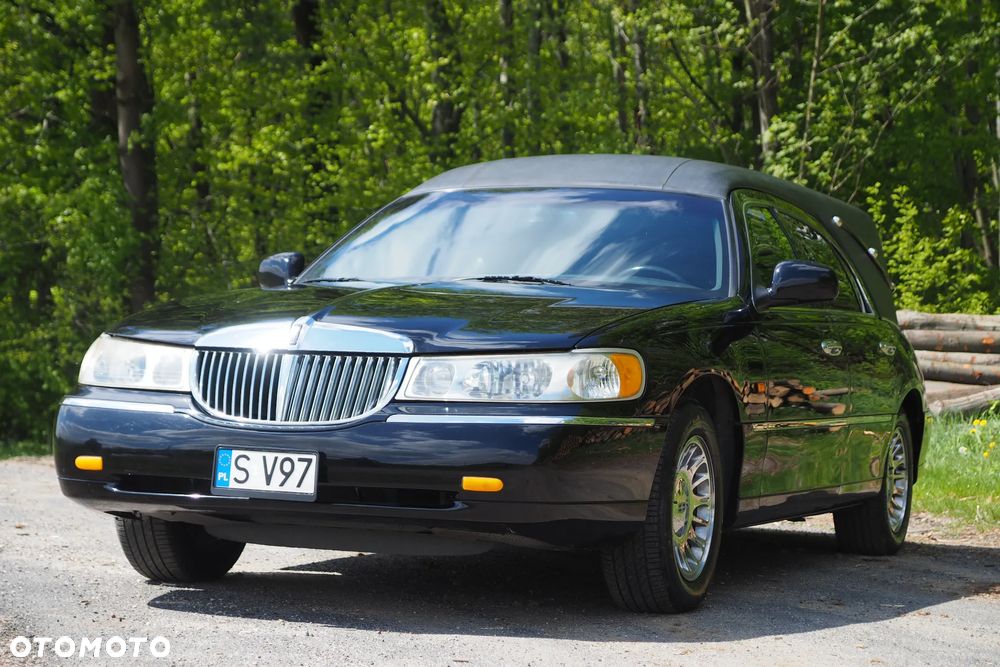 Lincoln Town Car - 9