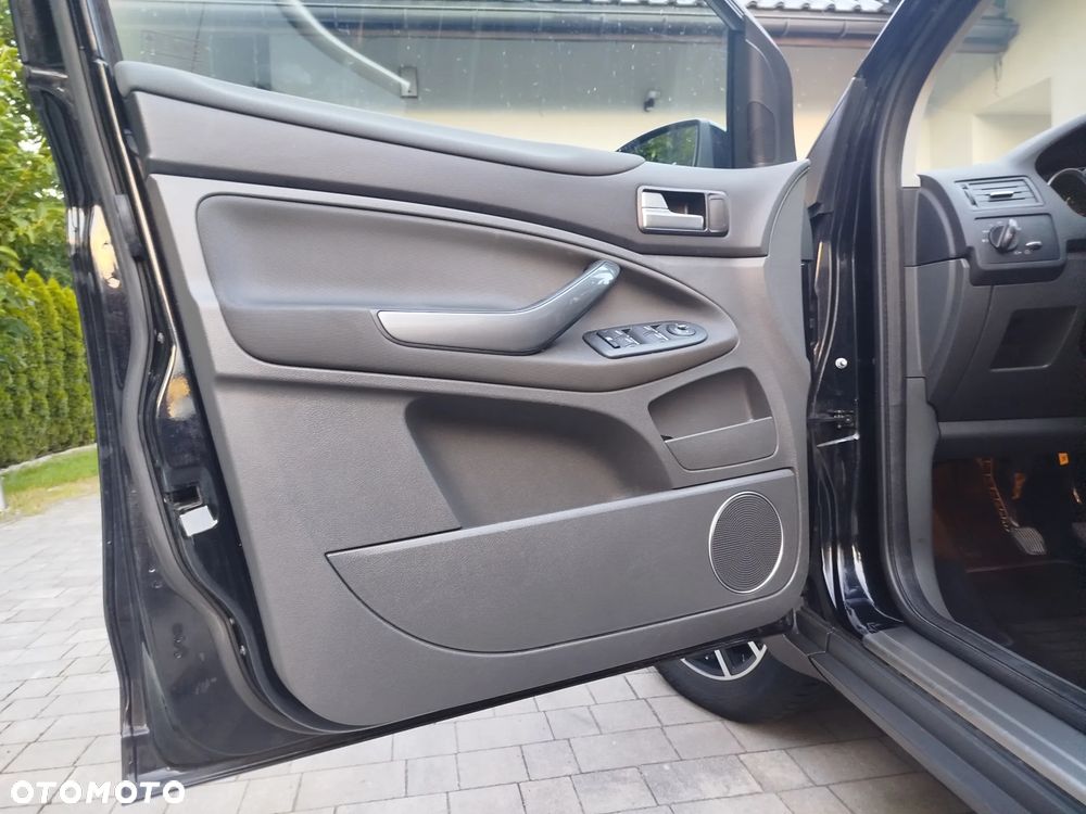 Ford Kuga 2.0 TDCi 4x4 Titanium - 24