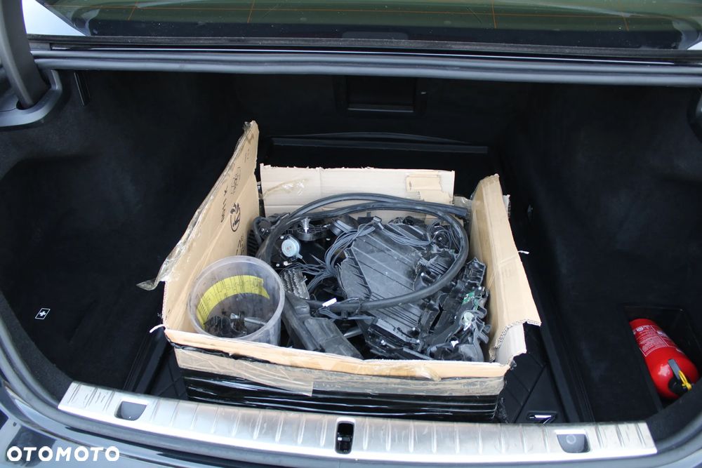 BMW Seria 7 740d xDrive - 28