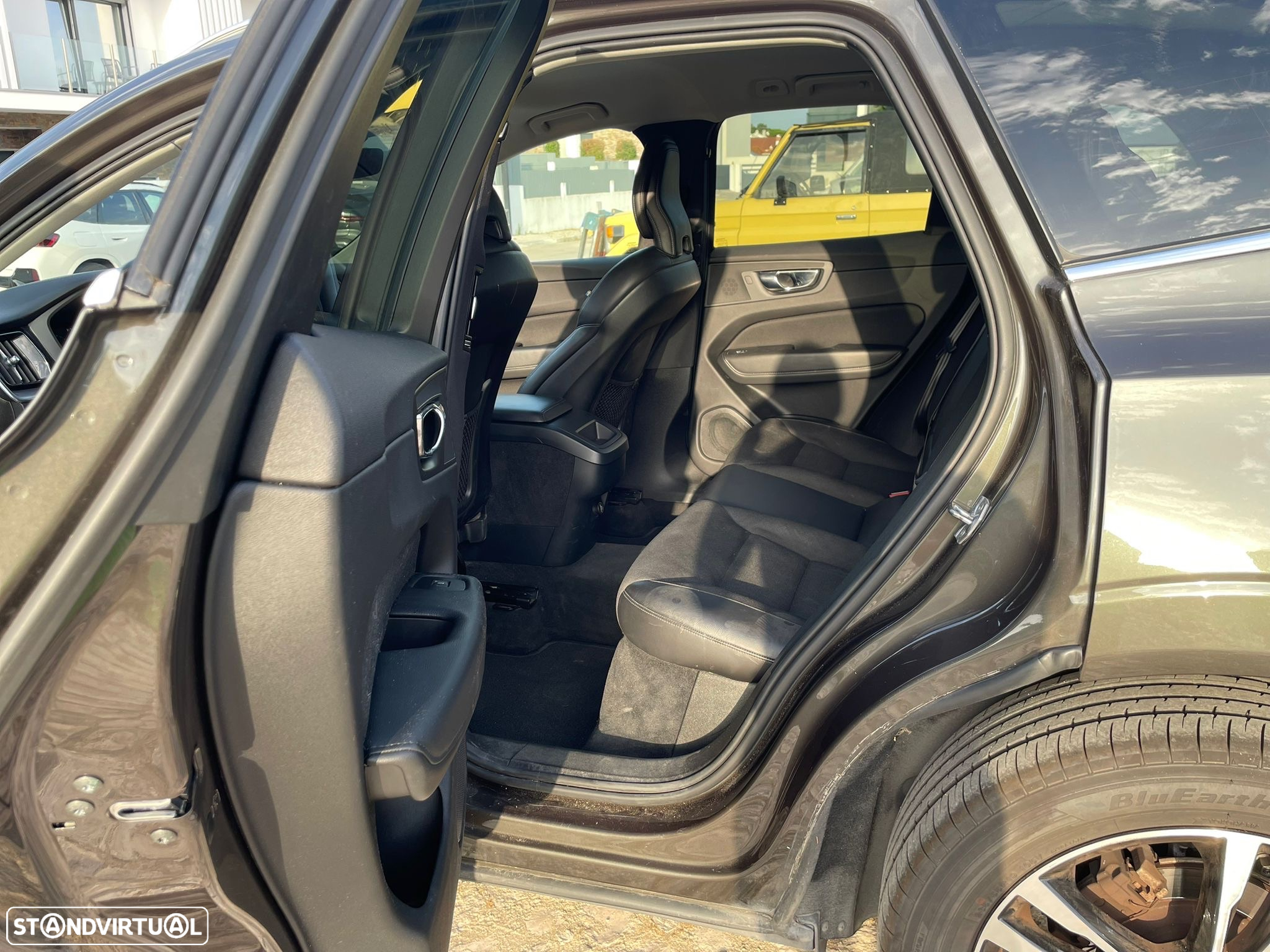 Volvo XC 60 2.0 D4 Momentum Geartronic - 10