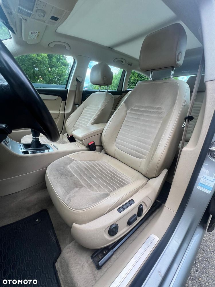 Volkswagen Passat 2.0 TDI Perfectline R-Style - 18
