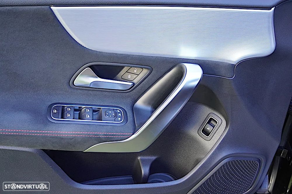 Mercedes-Benz A 250 Limousine e AMG Line - 19