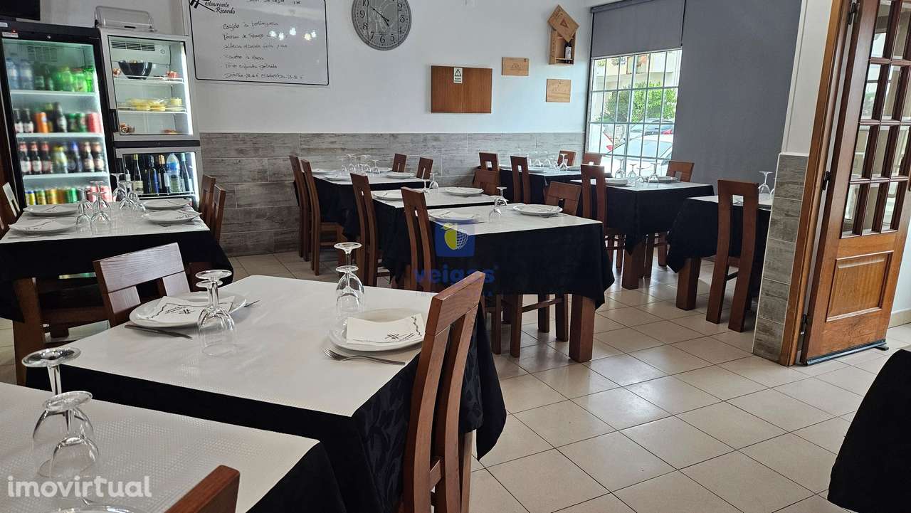 Restaurante Bem Localizado, com Esplanada e Carteira de Clientes Estab - Grande imagem: 3/17