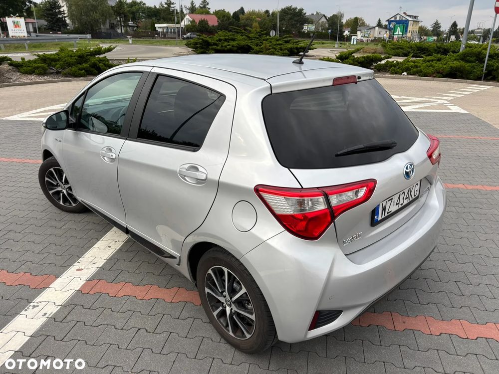 Toyota Yaris Hybrid 100 Active EU6 - 7