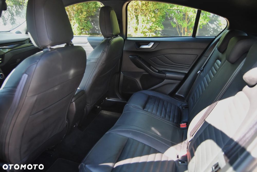 Ford Focus 1.5 EcoBlue Start-Stopp-System ST-LINE STYLE - 6
