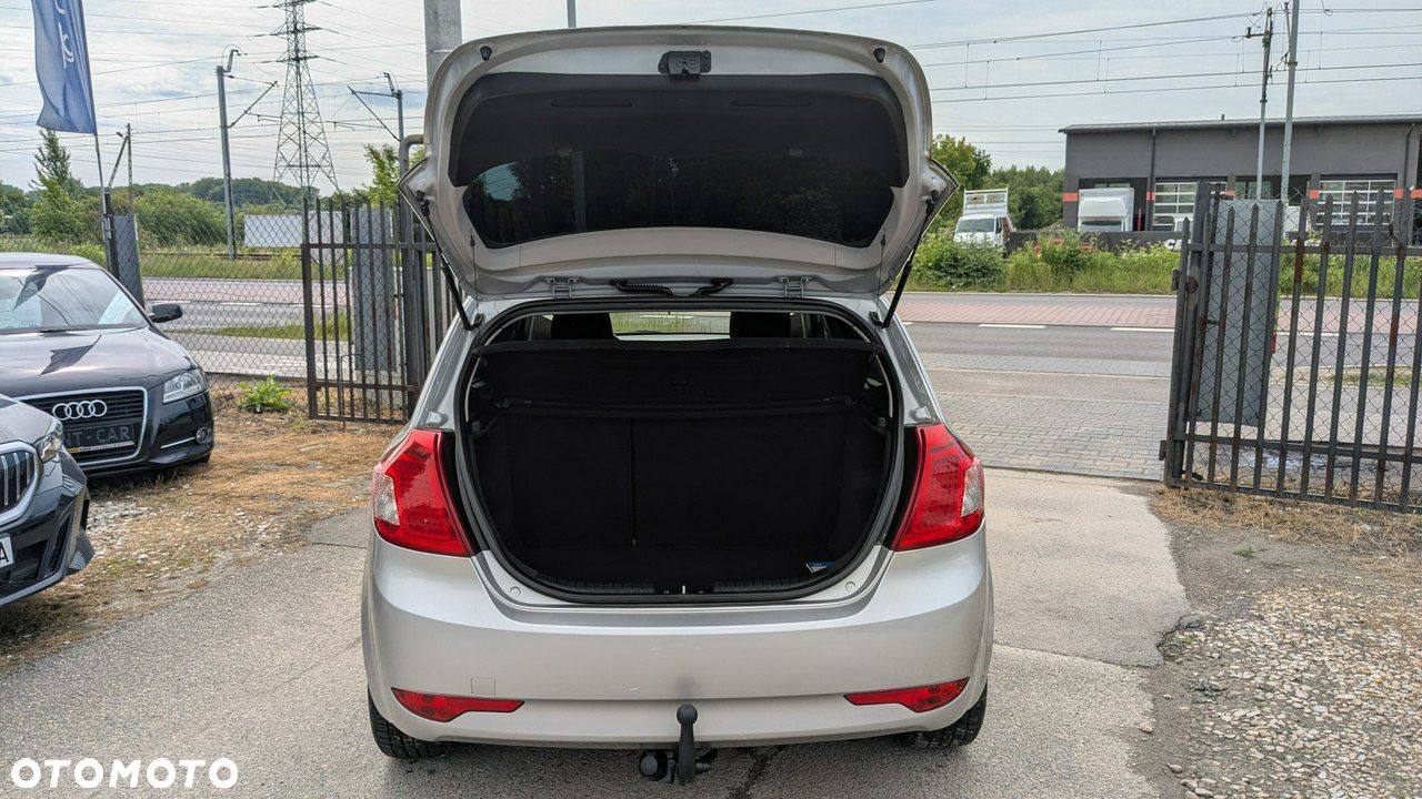 Kia Ceed - 33