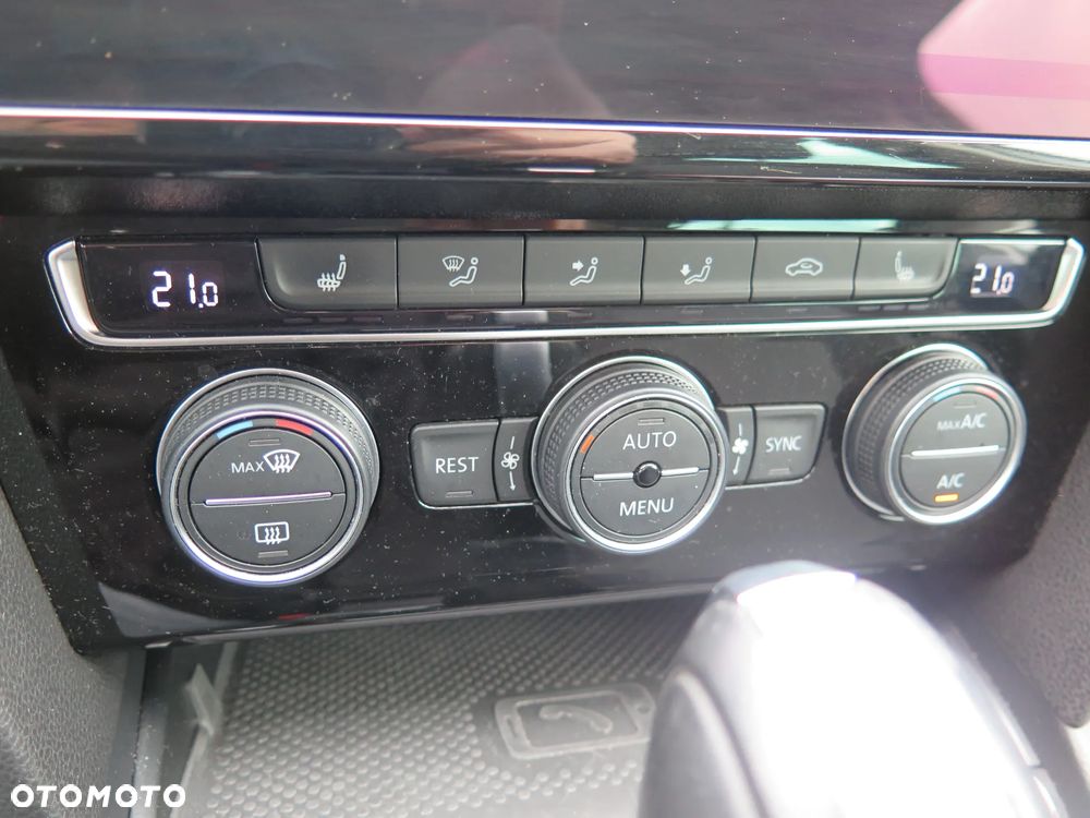 Volkswagen Passat 2.0 TDI SCR DSG 4Motion Business - 24