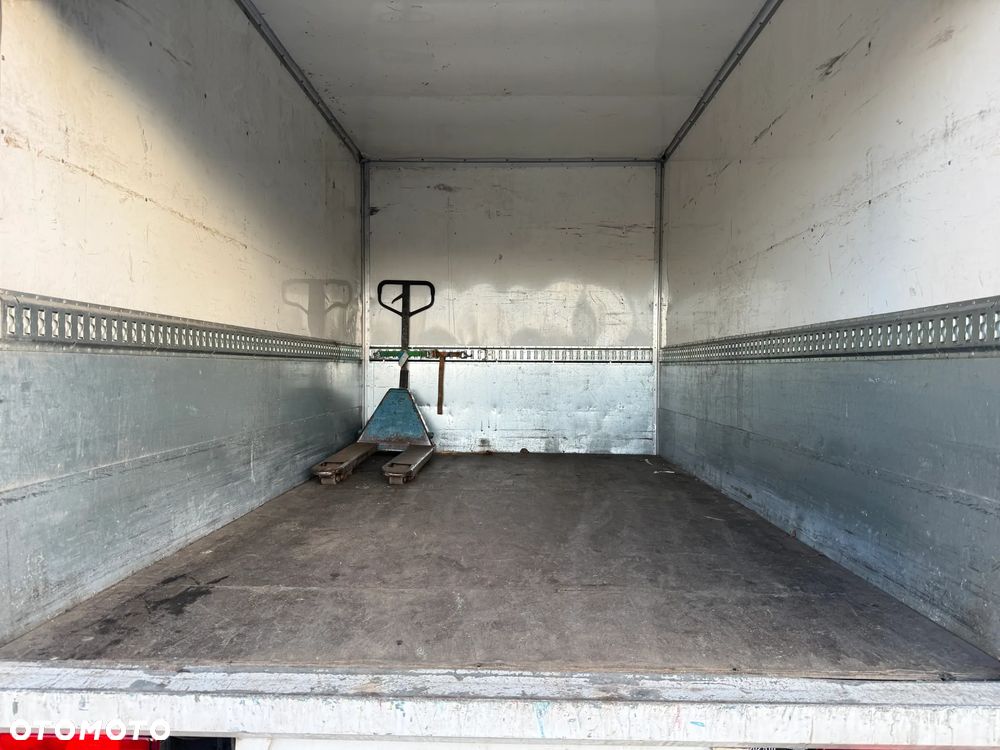 Mercedes-Benz Sprinter - 9