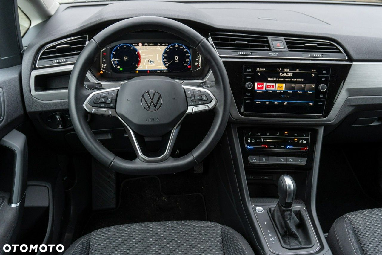 Volkswagen Touran - 18