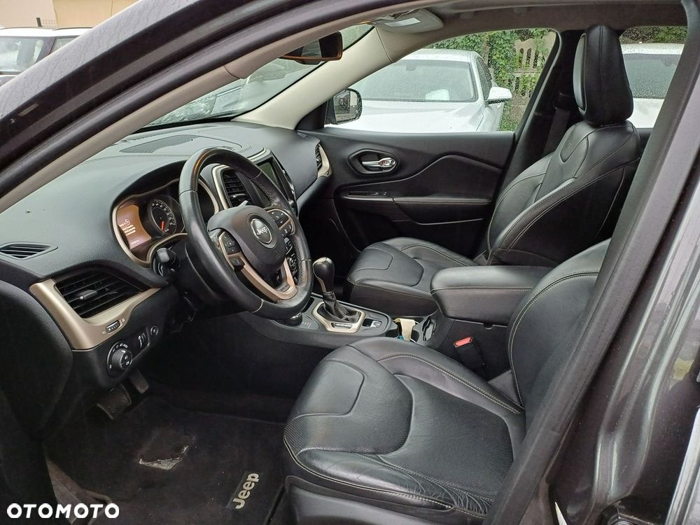 Jeep Cherokee - 18
