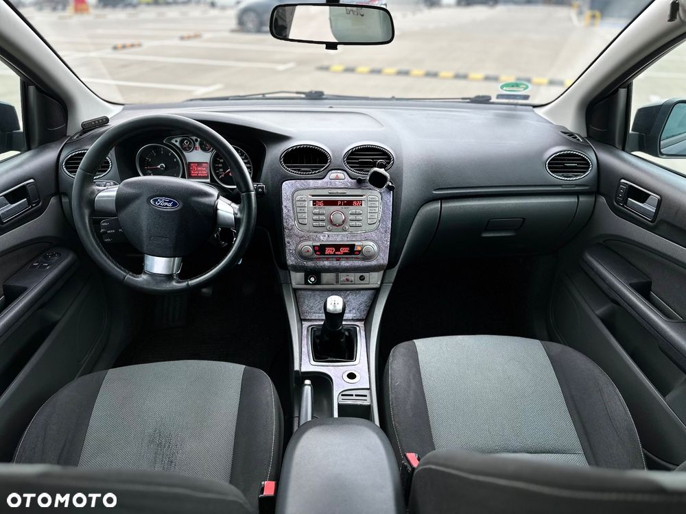 Ford Focus 1.6 Ambiente - 8