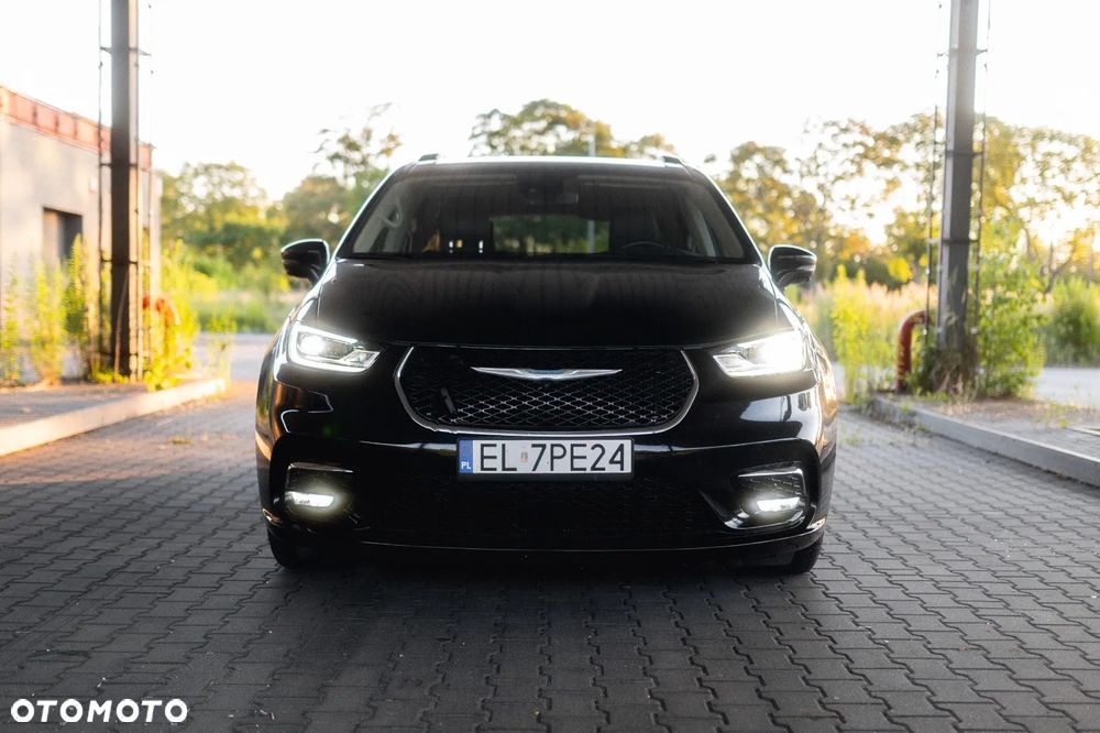 Chrysler Pacifica - 2
