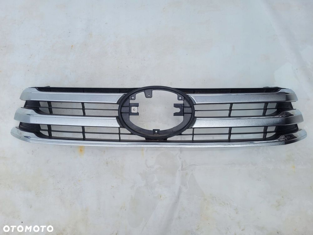 ATRAPA GRILL TOYOTA HILUX 15-18 - 1