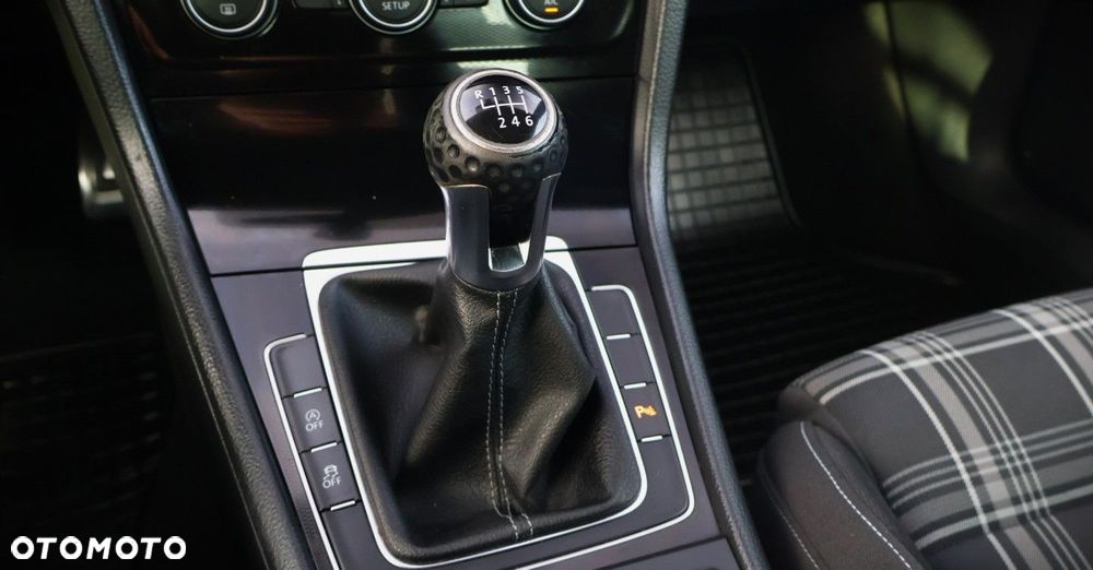 Volkswagen Golf - 29