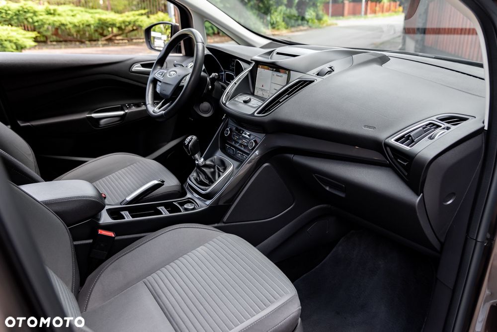 Ford Grand C-MAX - 22