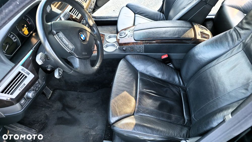 BMW Seria 7 760i - 12