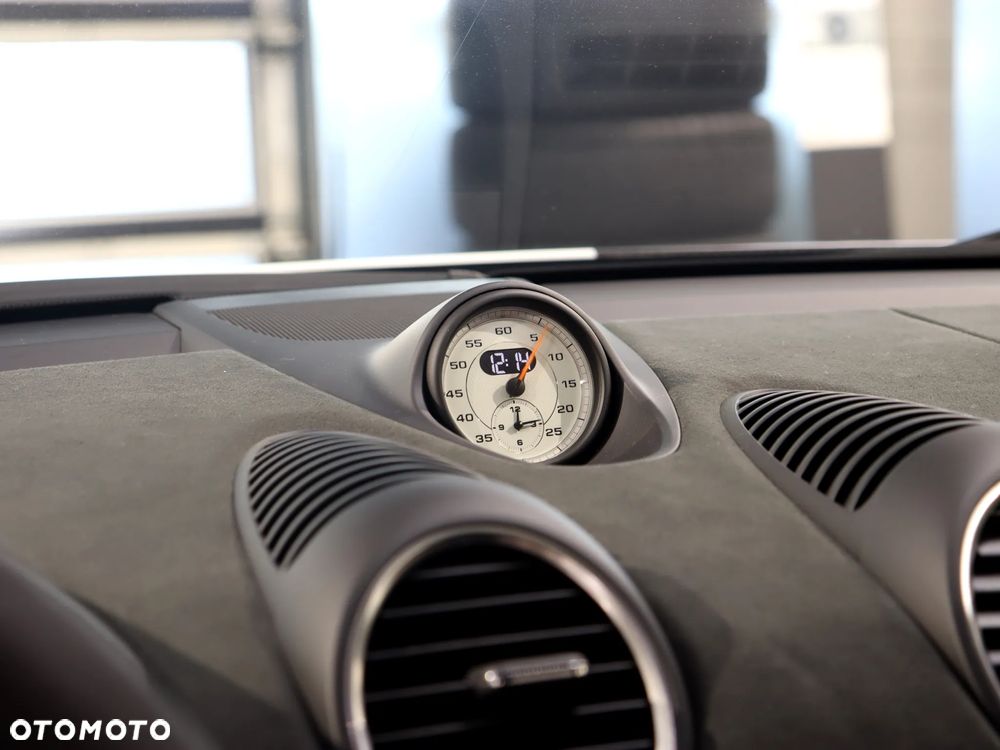 Porsche 718 Spyder - 22