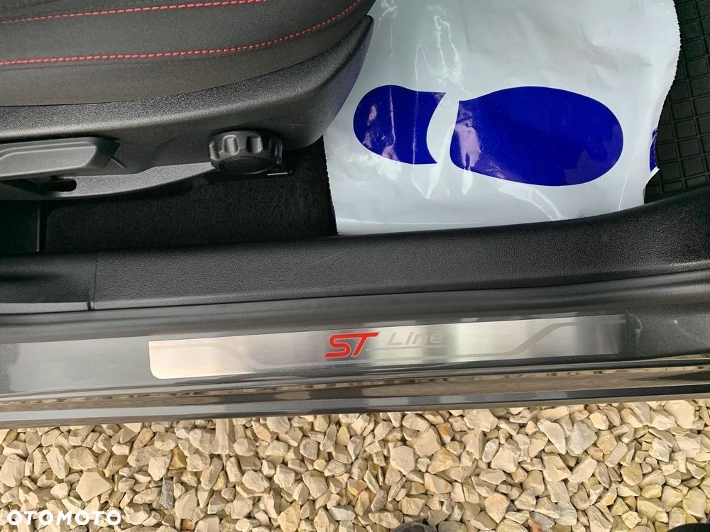 Ford Focus 1.5 EcoBlue Start-Stopp-System ST-LINE DESIGN - 34