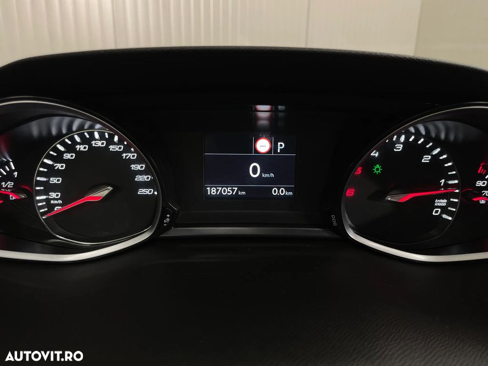 Peugeot 308 BlueHDi 130 EAT6 Stop & Start Active Business-Paket - 25