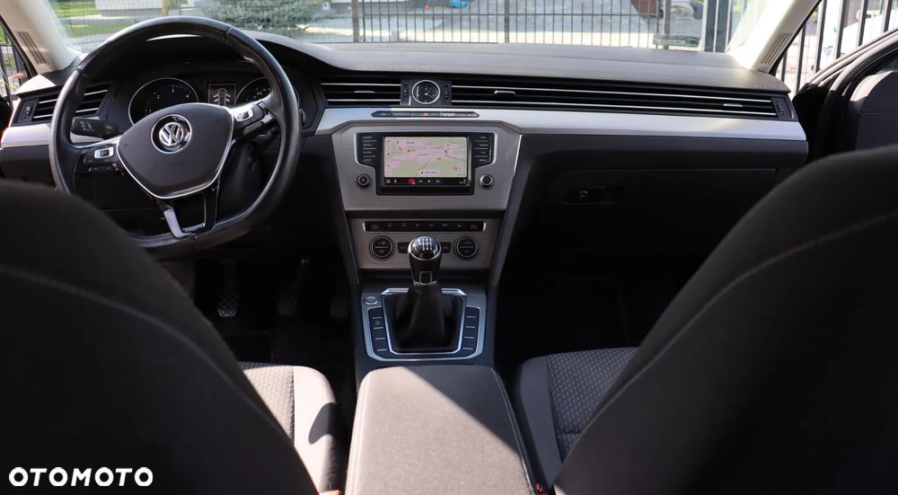 Volkswagen Passat - 17