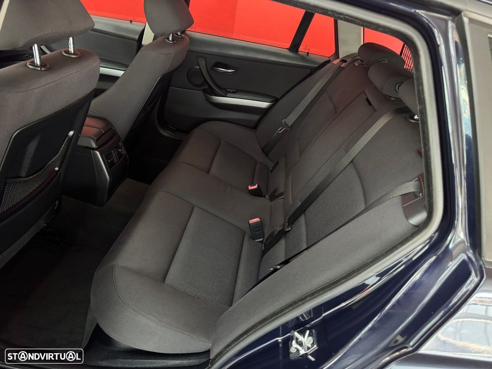 BMW 320 d Touring Exclusive - 11