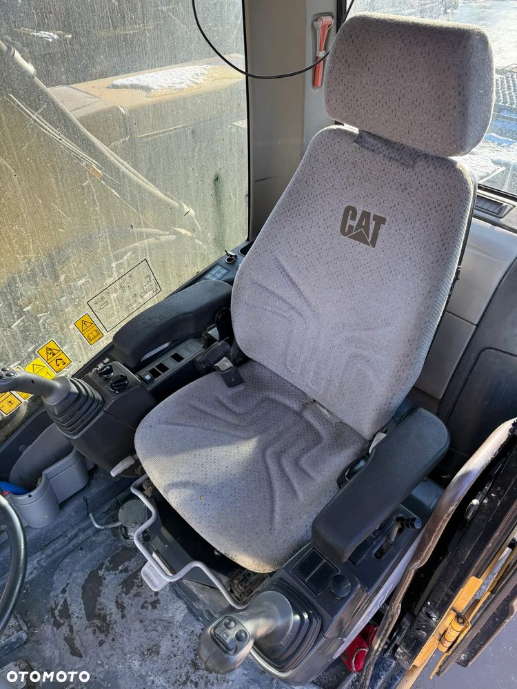 Caterpillar CAT 318 D - 7