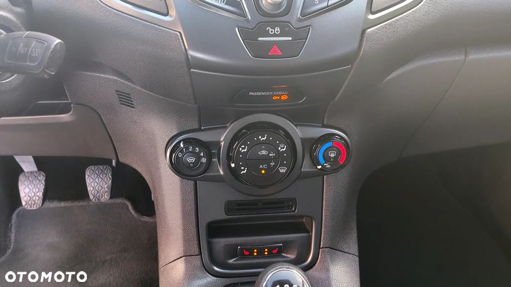 Ford Fiesta 1.25 Champions Edition - 21