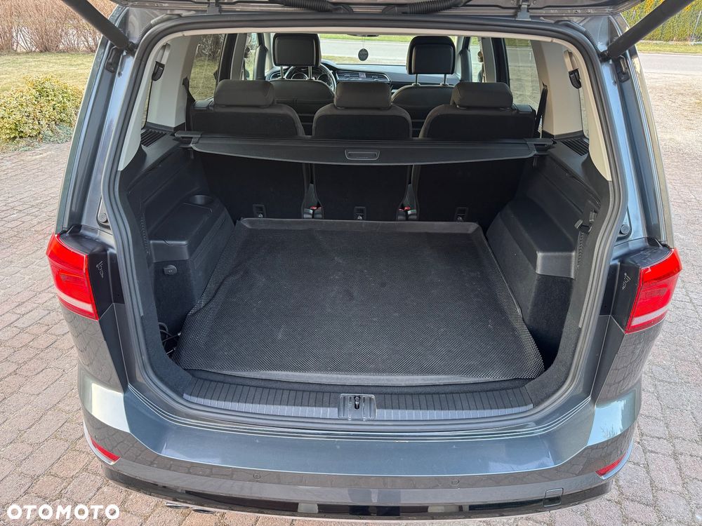 Volkswagen Touran - 28