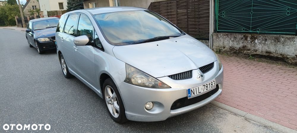 Mitsubishi Grandis - 2