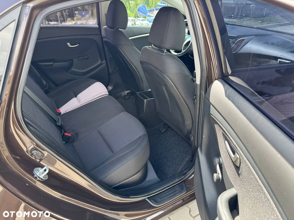 Hyundai i30 blue Kombi 1.4 Classic - 15