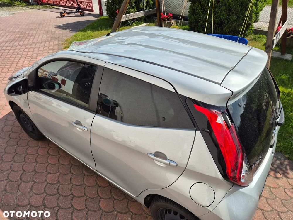 Toyota Aygo x-play - 12