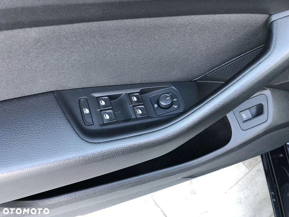 Volkswagen Passat 2.0 TDI EVO Business DSG - 28