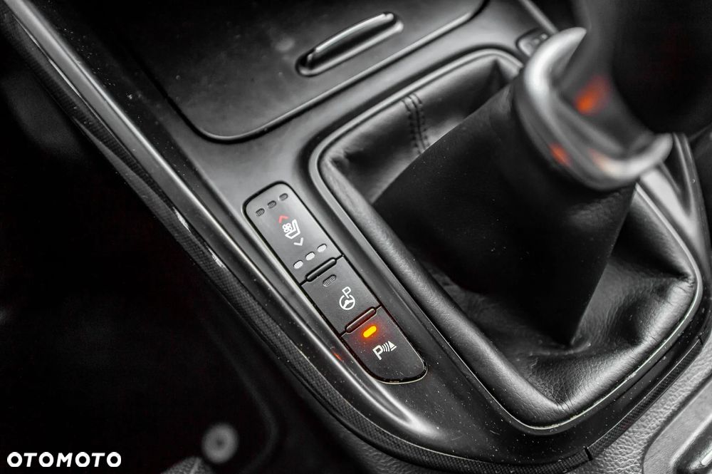 Kia Carens 1.7 CRDi 136 Dream Team Edition - 36