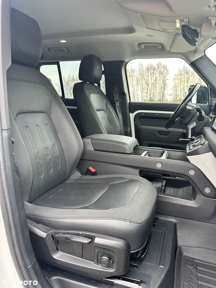 Land Rover Defender 110 D240 S - 35