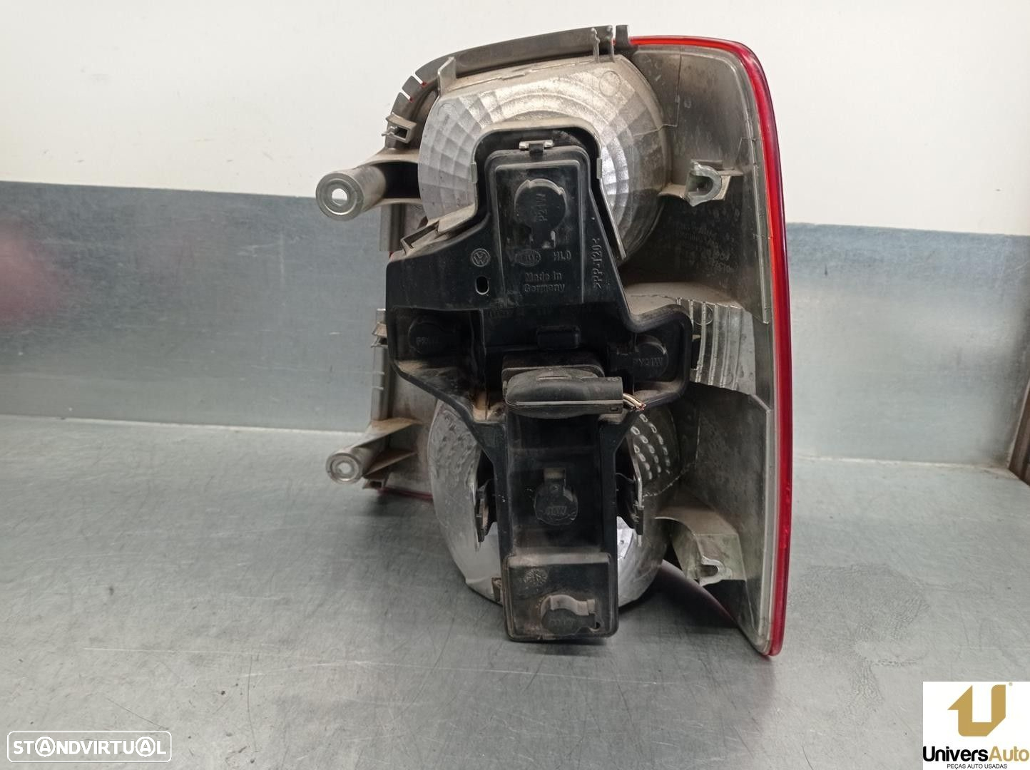 FAROLIM TRASEIRO ESQUERDO VOLKSWAGEN TOURAN 2004 -1T0945095G - 2
