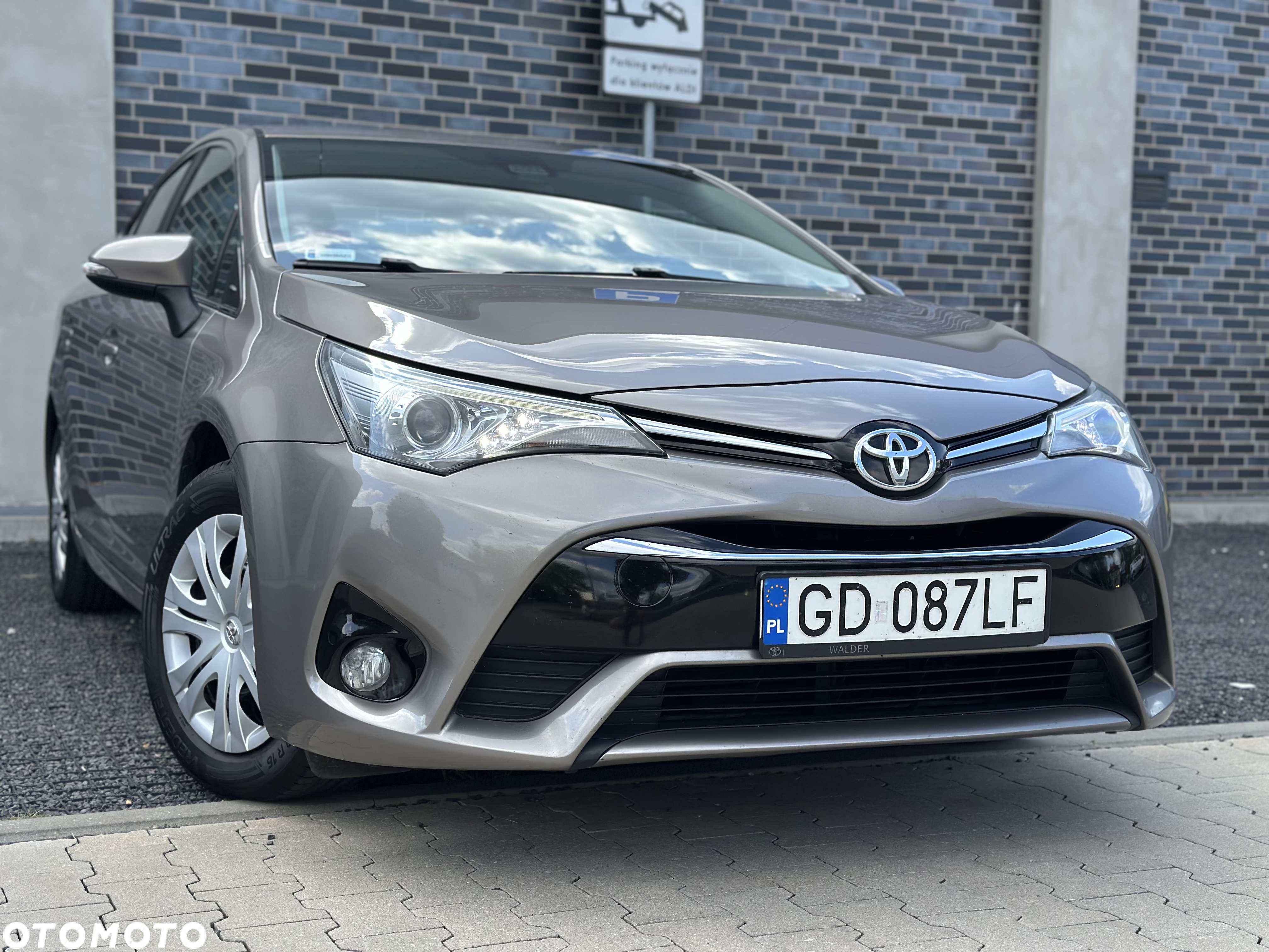 Toyota Avensis 1.6 Active - 2