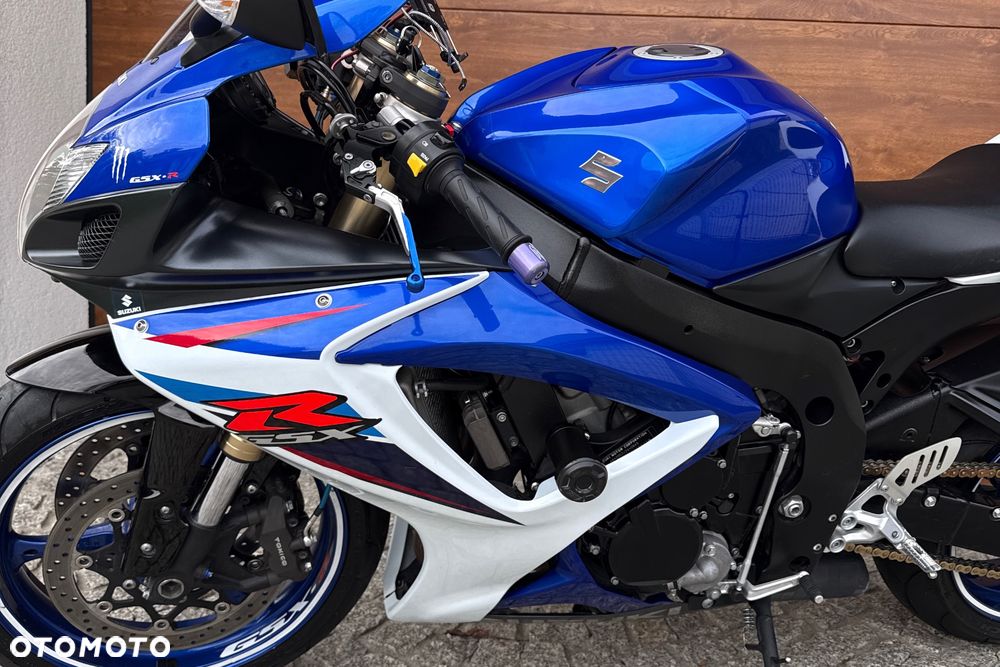 Suzuki GSX-R - 25