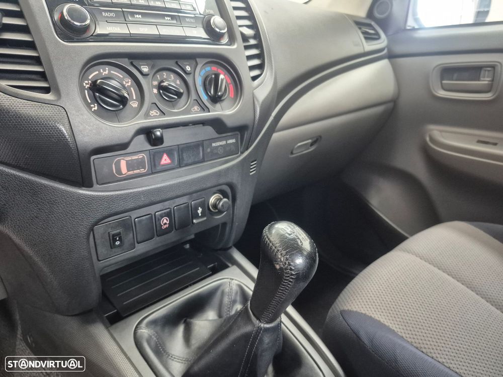 Mitsubishi L200 2.4 DI-D CD Space Cab Invite 2WD - 14