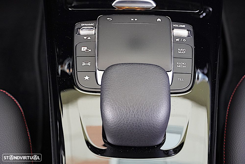 Mercedes-Benz A 250 Limousine e AMG Line - 28