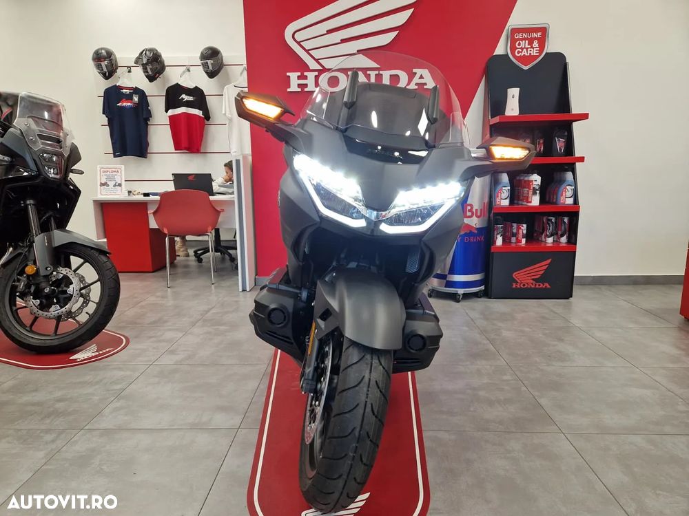 Honda GL 1800 Gold Wing - 2