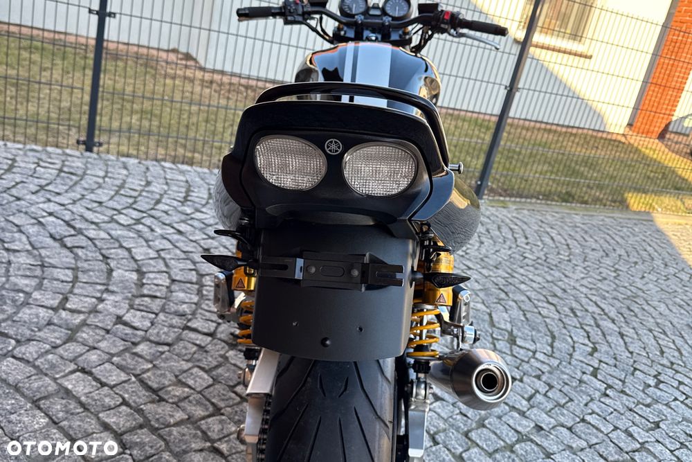 Yamaha XJR - 10